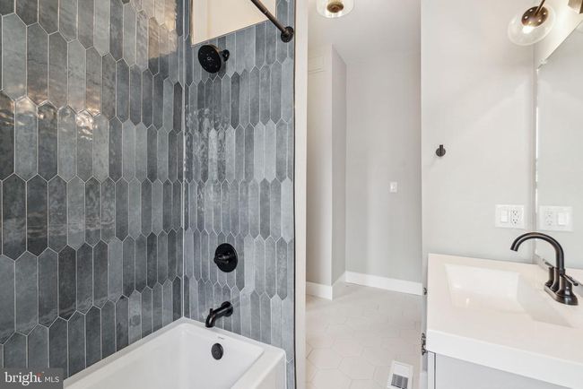 163 East St, Townhouse with 4 bedrooms, 3 bathrooms and null parking in PHILADELPHIA PA | Image 22