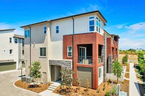 275 Lynx, Irvine, CA, 92618-1458 | Card Image