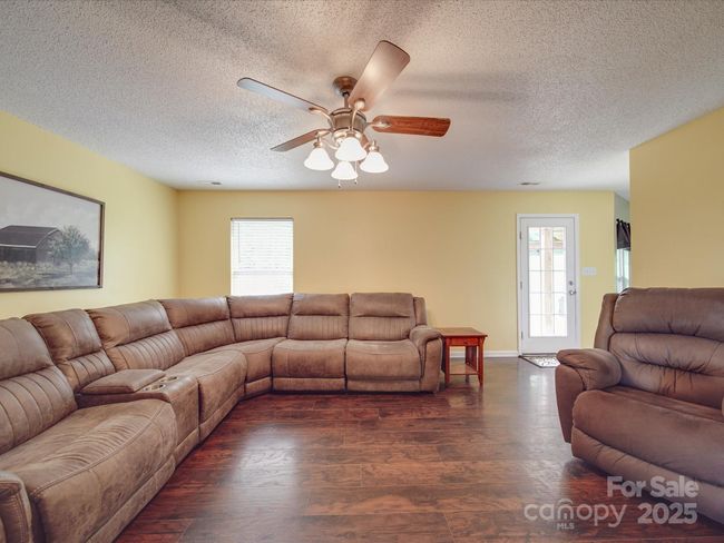 Family Room | Image 24