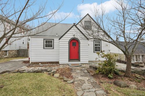 4 Hall Ave, Nyack, NY, 10960-2905 | Card Image