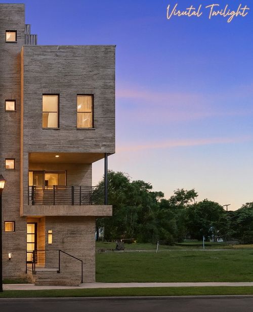 421 S Rayner St, Fort Worth, TX, 76111-1128 | Card Image