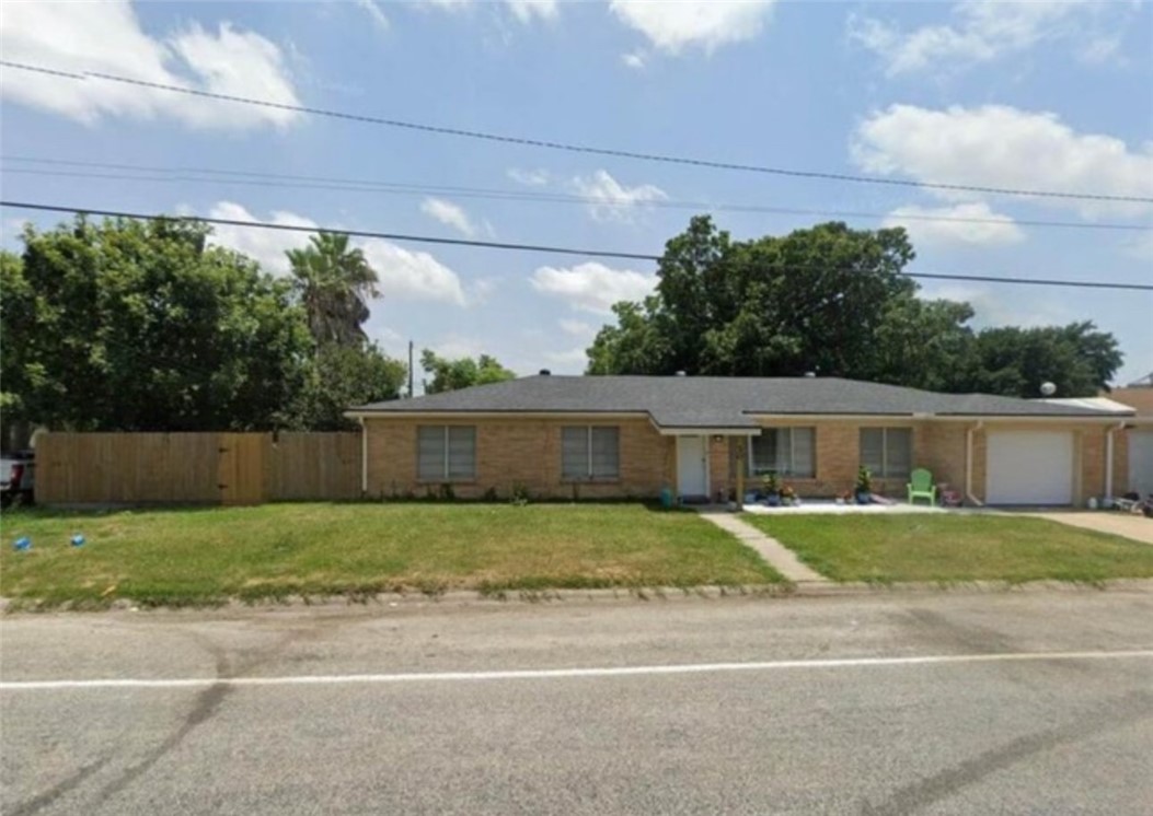 Locke St, Woodsboro, TX 78393