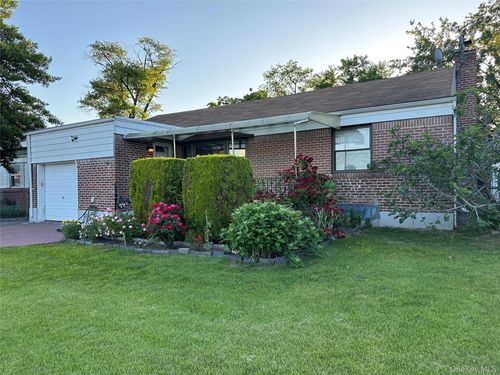 792 Bauer St, Elmont, NY, 11003-4314 | Card Image