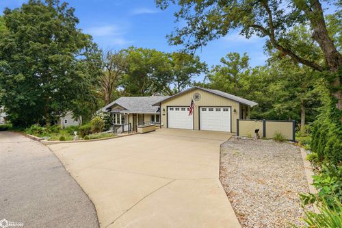 1015 Westwood Dr, Mount Pleasant, IA, 52641-8302 | Card Image