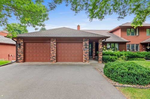 18 Anemone Cir, North Oaks, MN, 55127-6246 | Card Image