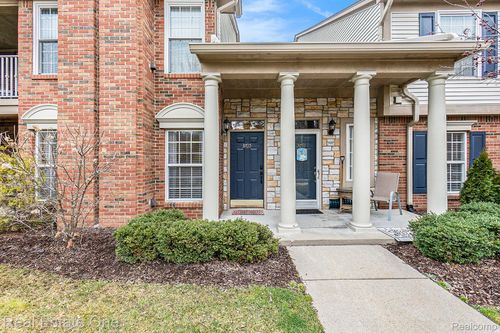 9-3705 Oakmonte Boulevard, Oakland Charter Township, MI, 48306 | Card Image