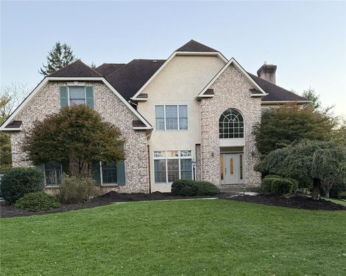 5250 Pineview Dr, CENTER VALLEY, PA, 18034-8818 | Card Image