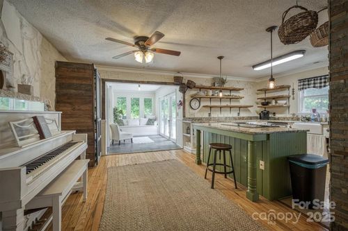 665 Will Robbins Ln, Newland, NC, 28657-8742 | Card Image