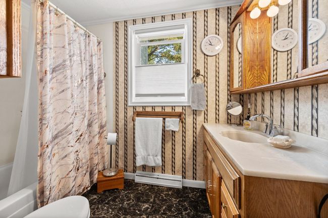 Full main level bathroom | Image 15