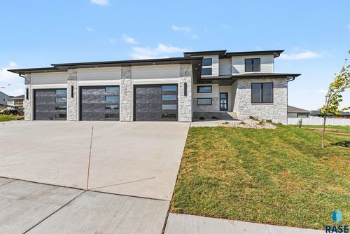 2605 S Maplewood Ave Avenue, Sioux Falls, SD, 57110 | Card Image