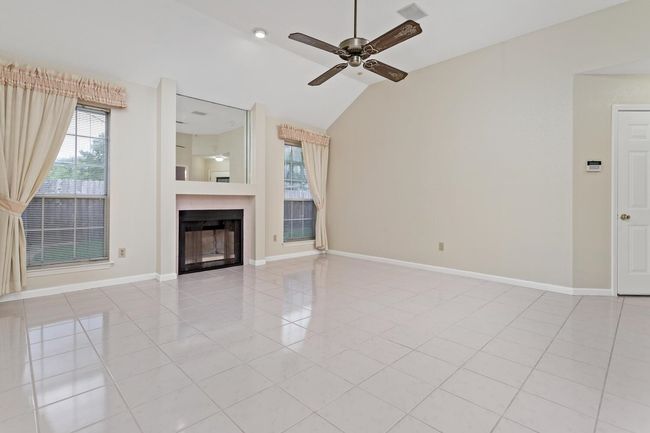 961 Green Meadow St, House other with 3 bedrooms, 2 bathrooms and null parking in Beaumont TX | Image 4