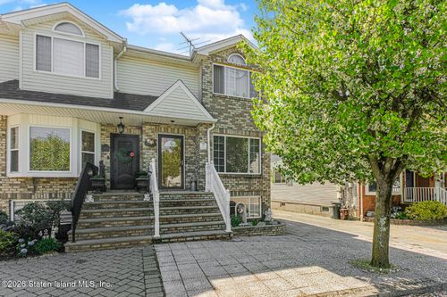 40 Seguine Loop, Staten Island, NY, 10309-3738 | Card Image