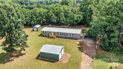 2800 N Brushwood Cir, Newton, NC, 28658-8660 | Card Image