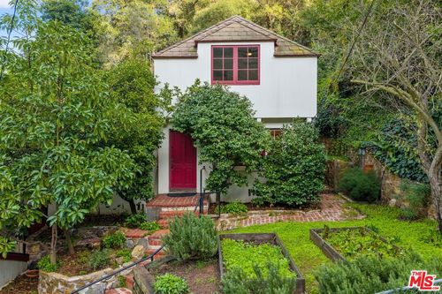 2030 Oakstone Way, Los Angeles, CA, 90046-1822 | Card Image