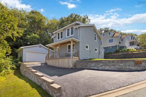 4 Maplewood Dr, House with 3 bedrooms, 2 bathrooms and 2 parking in Halifax NS | Card Image