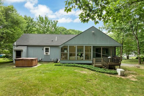 43 Redfield Cir, Derry, NH, 03038-4838 | Card Image