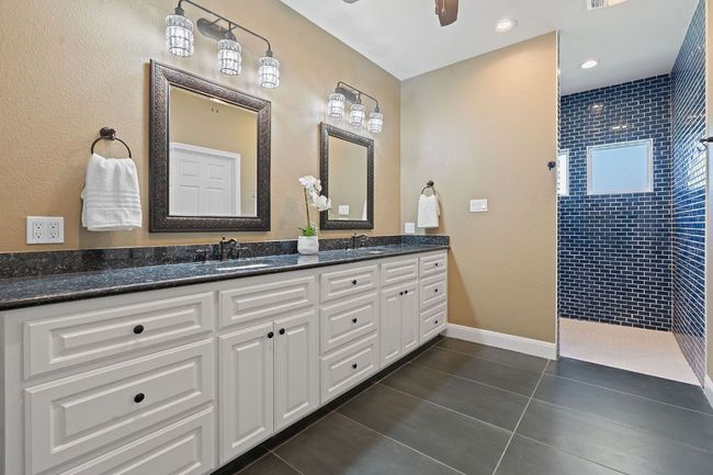 176 Cedar Creek Cir, Home with 5 bedrooms, 7 bathrooms and null parking in Cedar Creek TX | Image 10