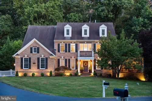 11685 Heinz Ct, Oakton, VA, 22124-2038 | Card Image