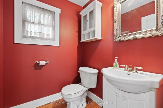 87 King St, Home with 2 bedrooms, 2 bathrooms and 3 parking in Port Colborne ON | Image 11