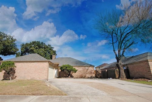 12802 Newbrook Dr, Houston, TX, 77072-3817 | Card Image