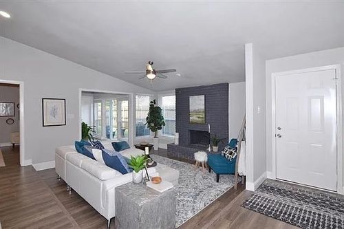 3105 Medina St, Irving, TX, 75061-6447 | Card Image