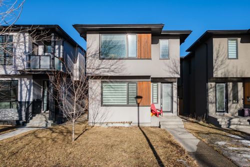 5228 Bowness Road Nw, Home with 4 bedrooms, 3 bathrooms and 2 parking in Calgary AB | Card Image