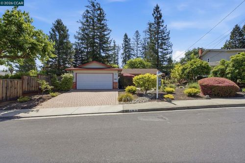 143 Donegal Way, Martinez, CA, 94553-6213 | Card Image