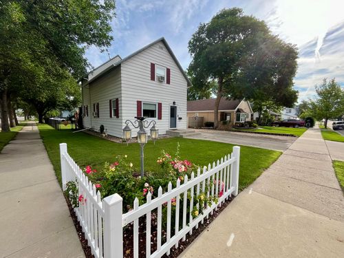 1024 8th Ave Sw, ABERDEEN, SD, 57401-5722 | Card Image