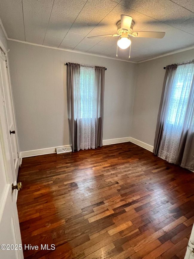 214 S Graham St, House other with 2 bedrooms, 1 bathrooms and null parking in Wallace NC | Image 6