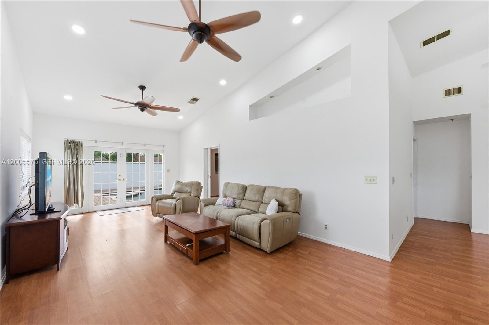 Residential in Oakland Park 4