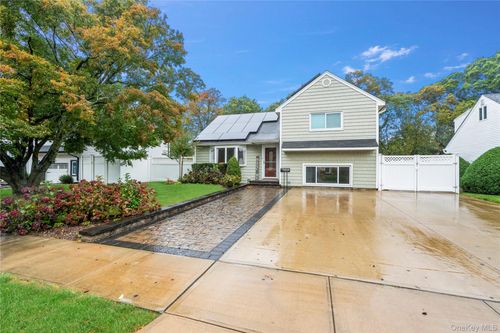 41 Poplar St, Massapequa, NY, 11758-2421 | Card Image