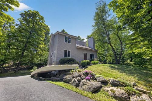 305 Oak Ln, Newburgh, NY, 12550-1804 | Card Image