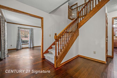 6105 Oak Meadows Ct, Midland, MI, 48640-1973 | Card Image