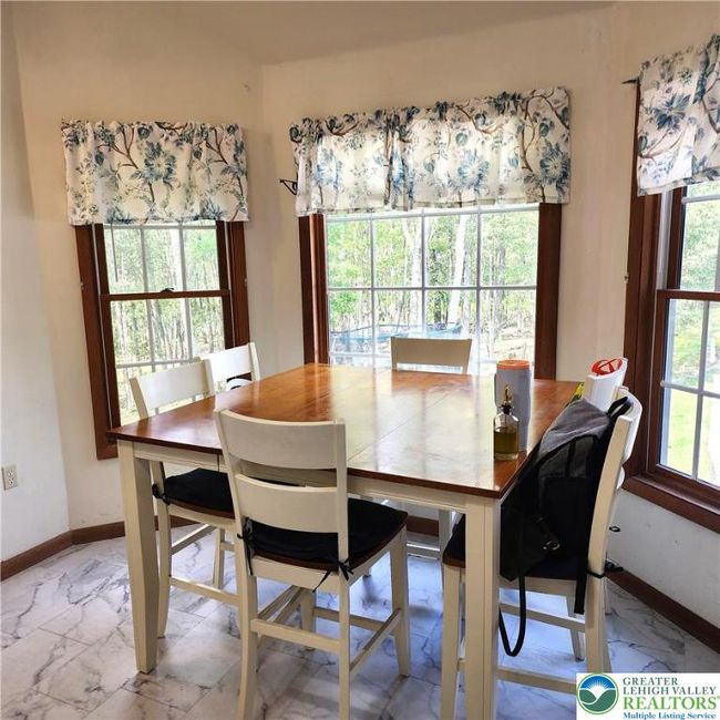 KITCHENETTE | Image 12