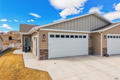 2621 Hennessy Dr, Rapid City, SD, 57701-5732 | Card Image