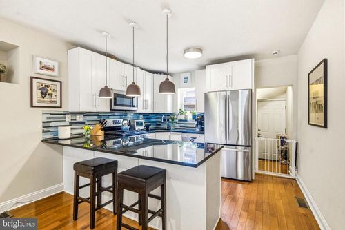 523 S 27th St, PHILADELPHIA, PA, 19146-1012 | Card Image