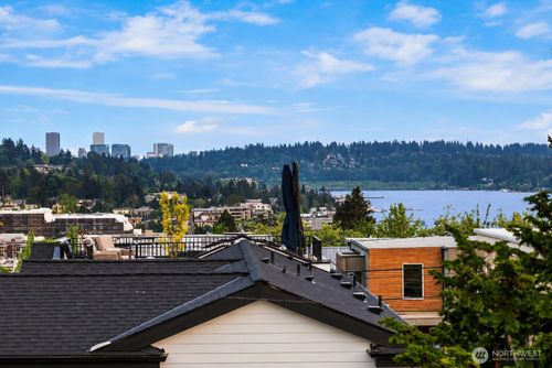 143 8th Ave, Kirkland, WA, 98033-5528 | Card Image