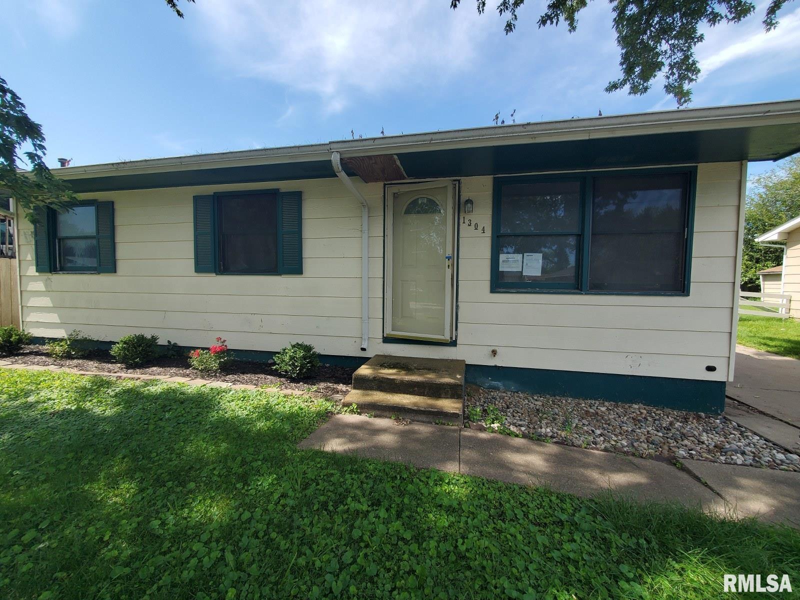Calvin St, Davenport, IA 52804
