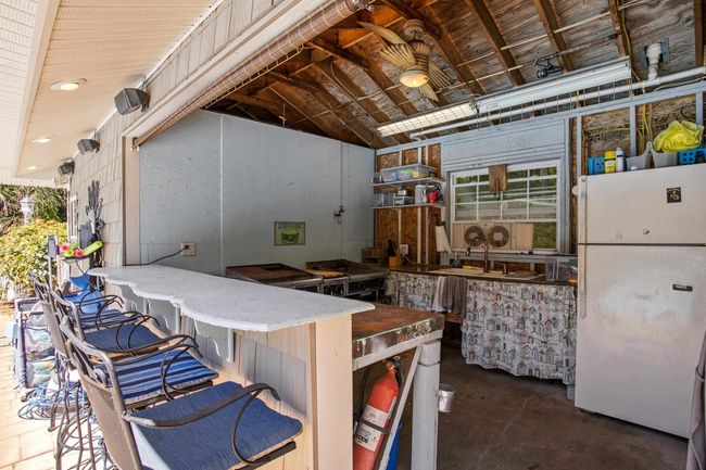 Pool Cabana | Image 11