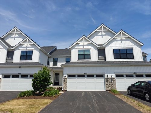 4204 Chelsea Manor Cir, Aurora, IL, 60504-3270 | Card Image