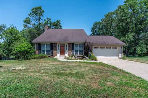 24 Heather Cir, Washington, WV, 26181-8285 | Card Image