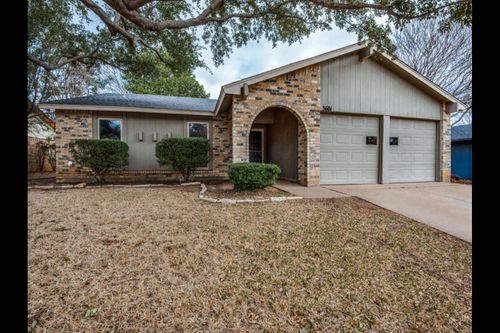 3601 Willow Ridge Dr, Arlington, TX, 76017-1520 | Card Image