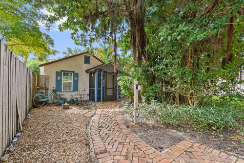 424 51st St, West Palm Beach, FL, 33407-2716 | Card Image