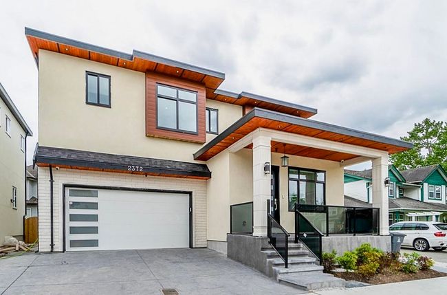 2372 157 Street, House other with 5 bedrooms, 4 bathrooms and 4 parking in Surrey BC | Image 1