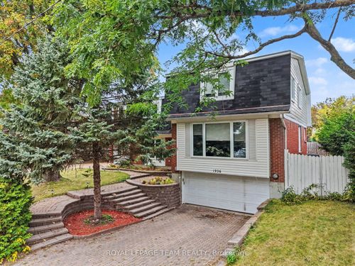 1926 Marquis Ave, Gloucester, ON, K1J8J2 | Card Image