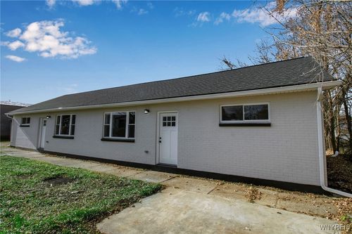 24 Commercial St, Buffalo, NY, 14219-1117 | Card Image