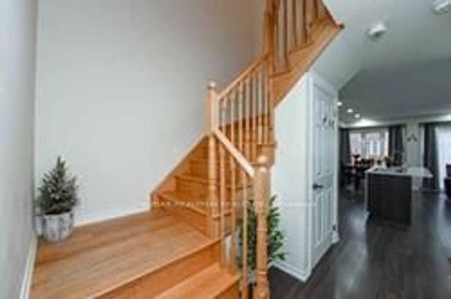490 Queen Mary Dr, House attached with 3 bedrooms, 3 bathrooms and 1 parking in Brampton ON | Image 4