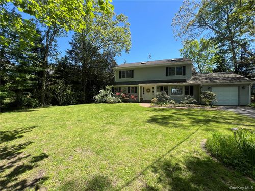 55 Leafy Way, Riverhead, NY, 11901-5822 | Card Image