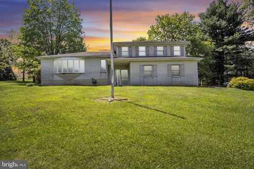7555 Fishing Creek Valley Rd, HARRISBURG, PA, 17112-9677 | Card Image