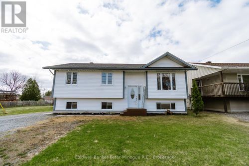 518 Sabourin Road, West Nipissing (Sturgeon Falls), ON, P2B2P8 | Card Image